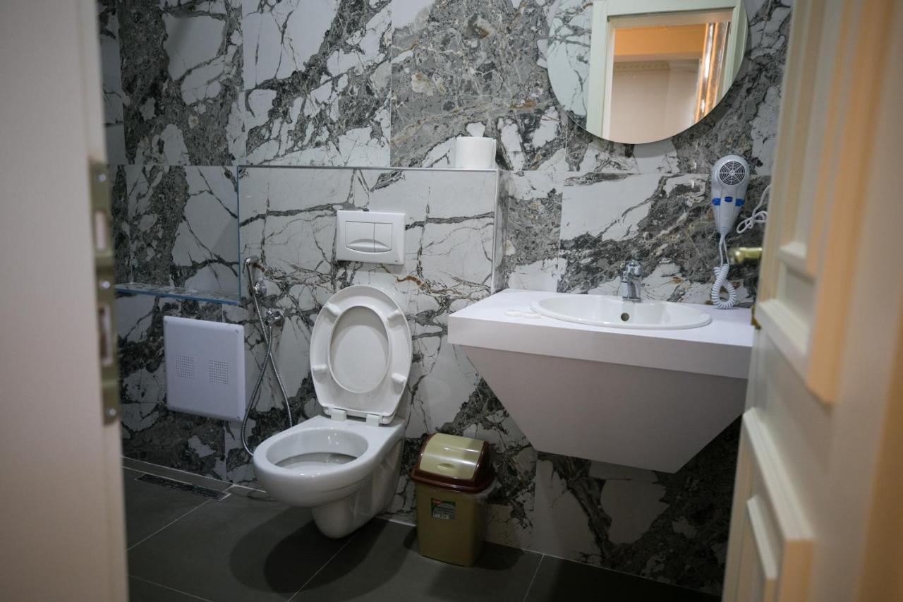 Hotel Lotus Тирана Экстерьер фото