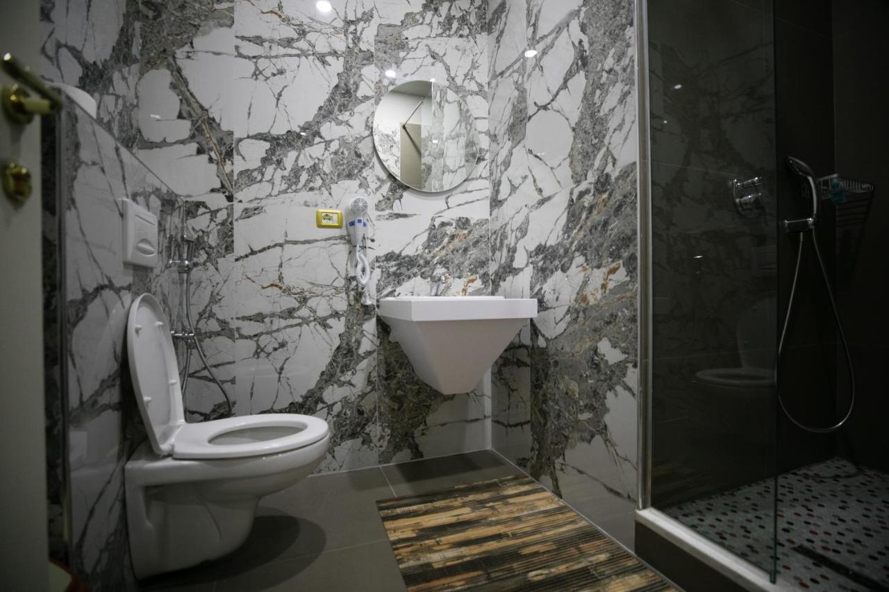 Hotel Lotus Тирана Экстерьер фото
