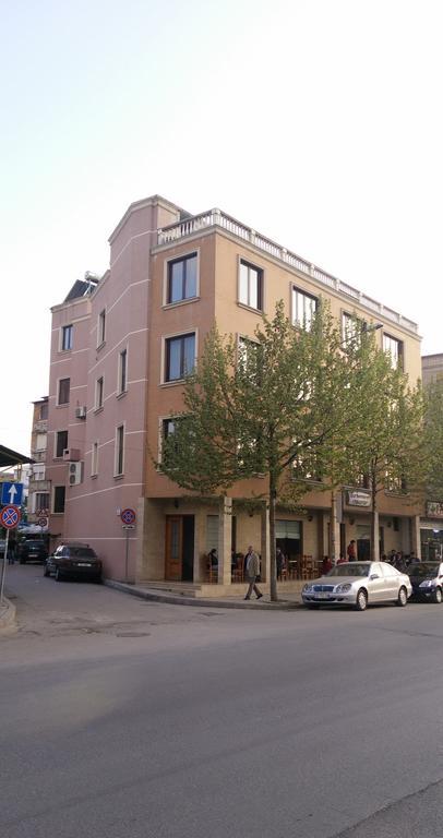 Hotel Lotus Тирана Экстерьер фото